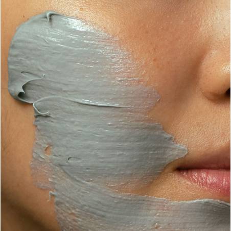 Masque Peeling Éclat aux AHA Mádara 2