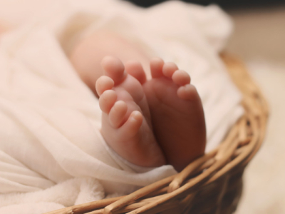 Adopter une routine minimaliste et naturelle pour bébé : nos conseils de maman